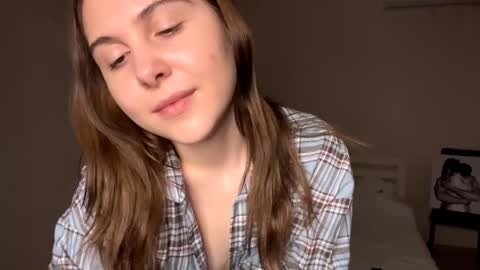 Emi online show from December 13, 2025, 7:53 pm