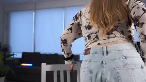 Valentina online show from December 3, 2025, 5:15 am