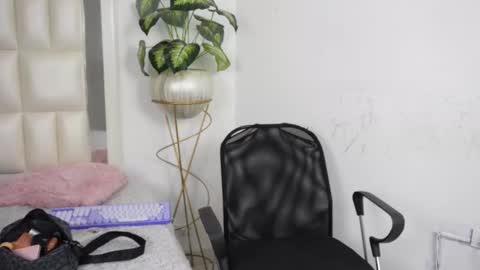   online show from September 24, 2025, 5:11 am