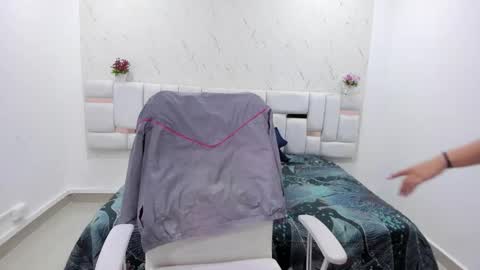 Snapshot of aradia_kiss chatting on October 12, 2025, 7:57 pm aradia_kiss online show from October 12, 2025, 7:57 pm