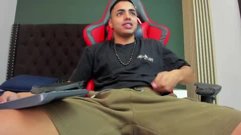 Snapshot of ares_pain_ chatting on April 16, 2026, 7:36 pm ares_pain_ online show from April 16, 2026, 7:36 pm