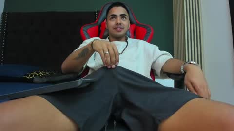 Snapshot of ares_pain_ chatting on April 20, 2026, 7:26 pm ares_pain_ online show from April 20, 2026, 7:26 pm