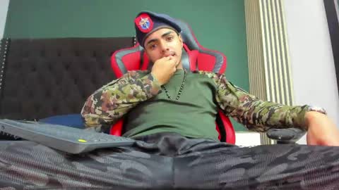 Snapshot of ares_pain_ chatting on April 24, 2026, 8:00 pm ares_pain_ online show from April 24, 2026, 8:00 pm