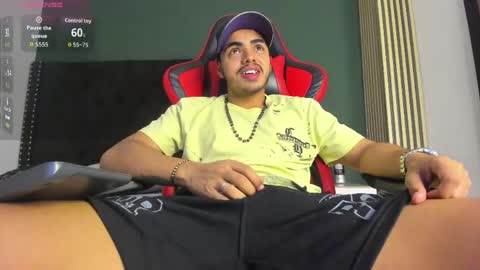 Snapshot of ares_pain_ chatting on May 10, 2026, 3:33 am ares_pain_ online show from May 10, 2026, 3:33 am