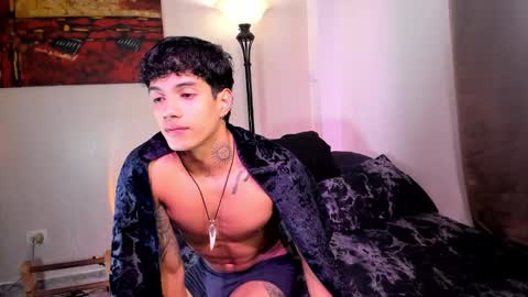 aress444 online show from February 5, 2026, 9:41 pm