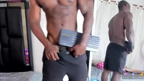 Snapshot of arexblakk chatting on October 4, 2025, 6:39 pm AREXXBLAKK online show from October 4, 2025, 6:39 pm