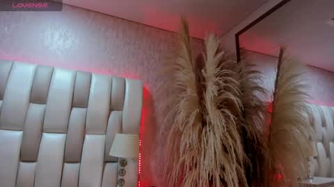 ari_lynn_ online show from May 2, 2026, 3:33 am