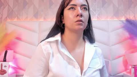 ari_lynn_ online show from May 6, 2026, 12:54 pm