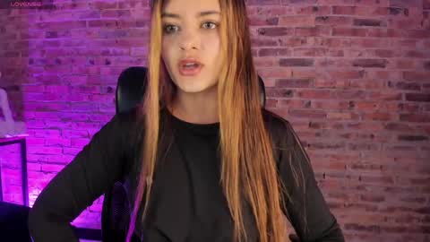 Snapshot of ari_white8 chatting on January 24, 2025, 11:37 am Ari online show from January 24, 2025, 11:37 am