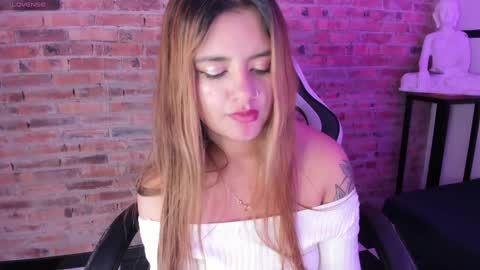 Snapshot of ari_white8 chatting on February 1, 2025, 2:56 pm Ari online show from February 1, 2025, 2:56 pm