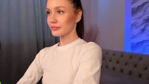 aria_mila online show from May 11, 2026, 5:46 am