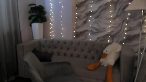 aria_mila online show from May 13, 2026, 3:04 am