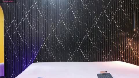 Aria Millers  online show from September 25, 2025, 11:58 am