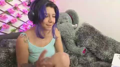 Snapshot of aria_silk chatting on July 14, 2026, 6:24 pm aria_silk online show from July 14, 2026, 6:24 pm