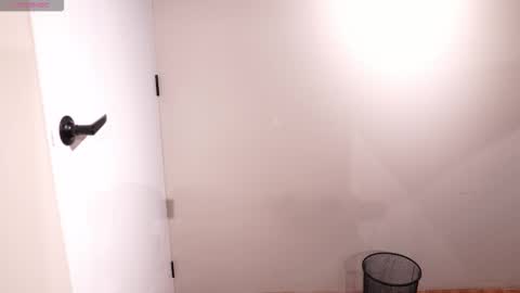 Snapshot of ariaa_isabell chatting on October 28, 2025, 6:10 pm Ariaa online show from October 28, 2025, 6:10 pm