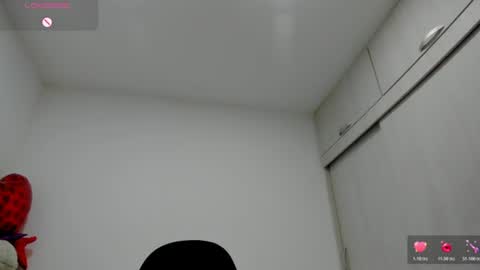 ariacoral online show from June 19, 2026, 3:27 pm