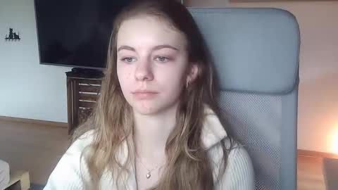 AriaCreazy online show from October 27, 2025, 9:24 am