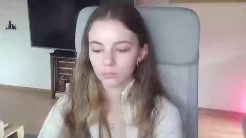 AriaCreazy online show from October 31, 2025, 9:21 am