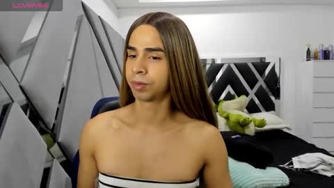 ariadna_dudamel online show from November 28, 2025, 2:47 am