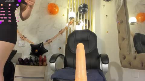 aria  online show from October 22, 2025, 7:35 pm