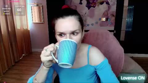 AriaGray online show from June 17, 2026, 12:29 pm
