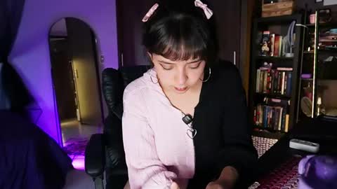 Snapshot of ariamoonlight chatting on April 20, 2026, 1:25 pm online show from April 20, 2026, 1:25 pm