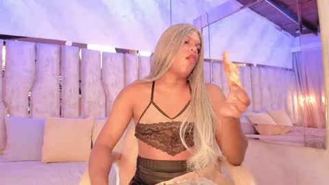ariana_grande233 online show from May 6, 2026, 11:48 am