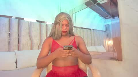 ariana_grande233 online show from May 12, 2026, 11:40 am