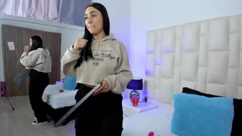  ariana  online show from October 6, 2025, 5:21 pm