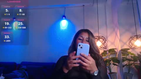 ariana_velvet_ online show from September 9, 2025, 8:08 pm