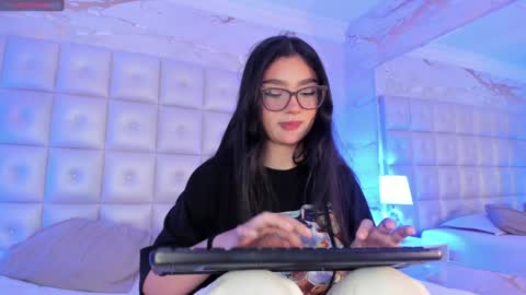 Ari online show from December 3, 2024, 3:20 am