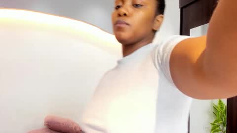 Snapshot of arianaablack chatting on May 15, 2026, 12:01 pm Ariana online show from May 15, 2026, 12:01 pm