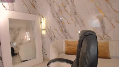 Ariana Dumont online show from September 22, 2025, 11:45 am