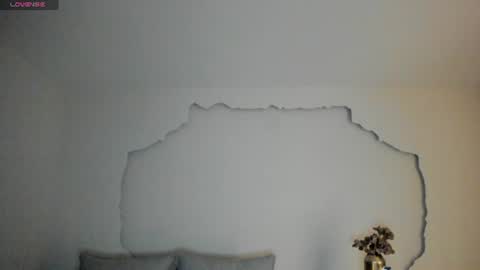Ariana Dumont online show from June 18, 2026, 11:25 am