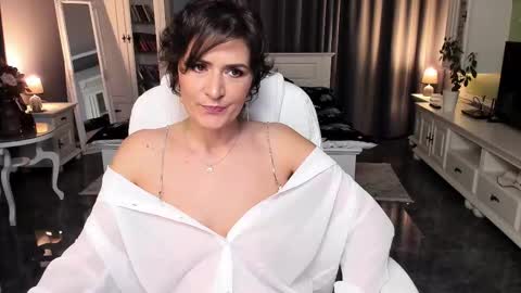 Ana online show from November 7, 2025, 5:02 pm