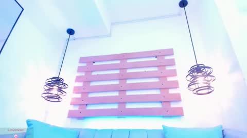 Ari  online show from September 24, 2025, 1:25 pm