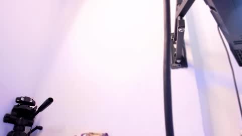 Ari  online show from December 19, 2025, 1:18 pm