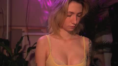 Snapshot of arianna_richi chatting on October 24, 2025, 6:10 am Olivka online show from October 24, 2025, 6:10 am