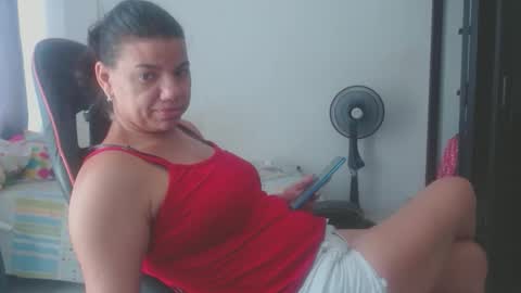 ariannaloovel online show from April 29, 2026, 6:25 pm