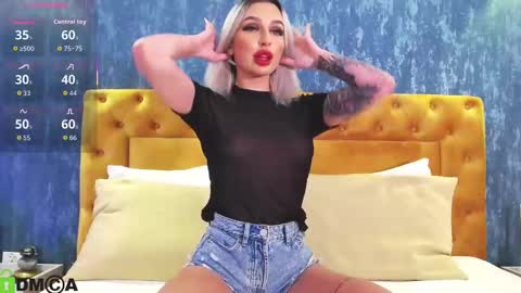 Snapshot of ariannalure chatting on October 15, 2025, 6:19 pm Arianna online show from October 15, 2025, 6:19 pm