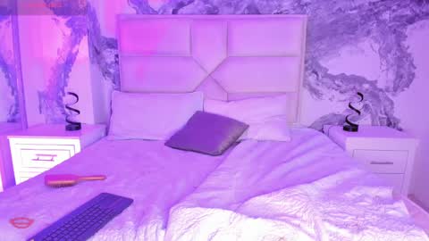 AriannaROux online show from February 7, 2025, 8:01 am