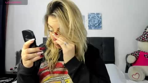 ariannawil online show from April 26, 2026, 10:40 pm