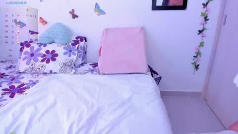 ariannna08_ online show from December 6, 2024, 12:05 pm