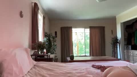 Snapshot of ariarose_xx chatting on May 5, 2026, 8:28 pm Aria online show from May 5, 2026, 8:28 pm