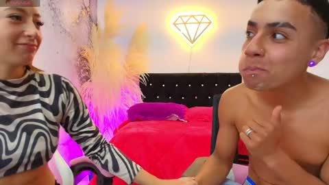 ariatna_andy online show from April 15, 2026, 8:09 pm