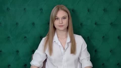 Snapshot of ariawell chatting on October 7, 2025, 5:21 pm Aria online show from October 7, 2025, 5:21 pm