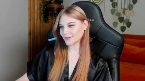 Snapshot of ariawell chatting on October 30, 2025, 6:41 pm Aria online show from October 30, 2025, 6:41 pm