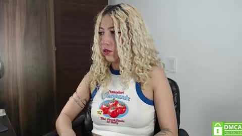 Snapshot of aribunnie chatting on March 3, 2026, 4:07 am Ari Bunnie online show from March 3, 2026, 4:07 am