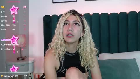 Snapshot of aribunnie chatting on April 9, 2026, 6:19 am Ari Bunnie online show from April 9, 2026, 6:19 am