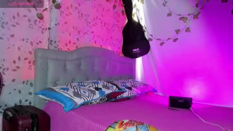 ariel_adan online show from December 17, 2025, 12:33 pm